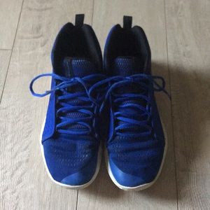 Under Armour UA Torch Blue mesh sneaker used 8 men